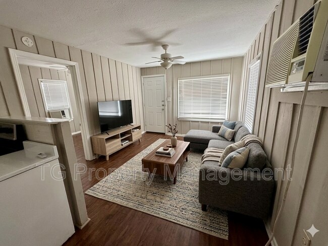 Foto del edificio - 5687 Akra Ave