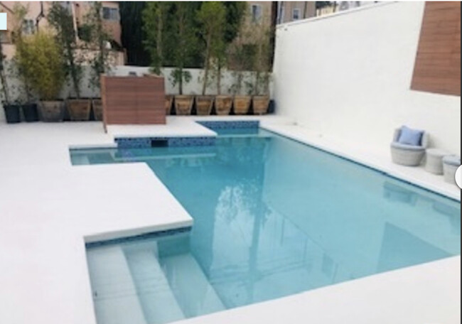 Oasis pool - 325 S Linden Dr