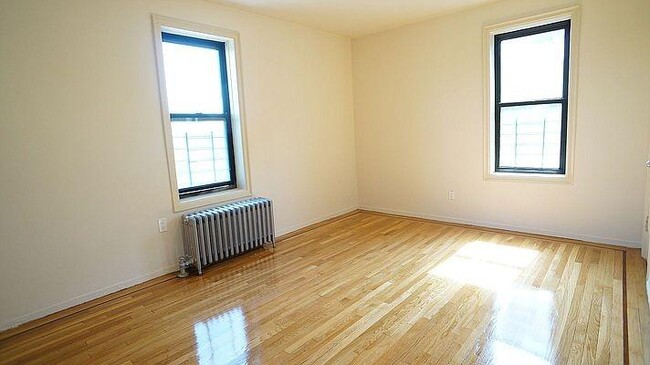 Building Photo - 3 bedroom in BRONX NY 10467