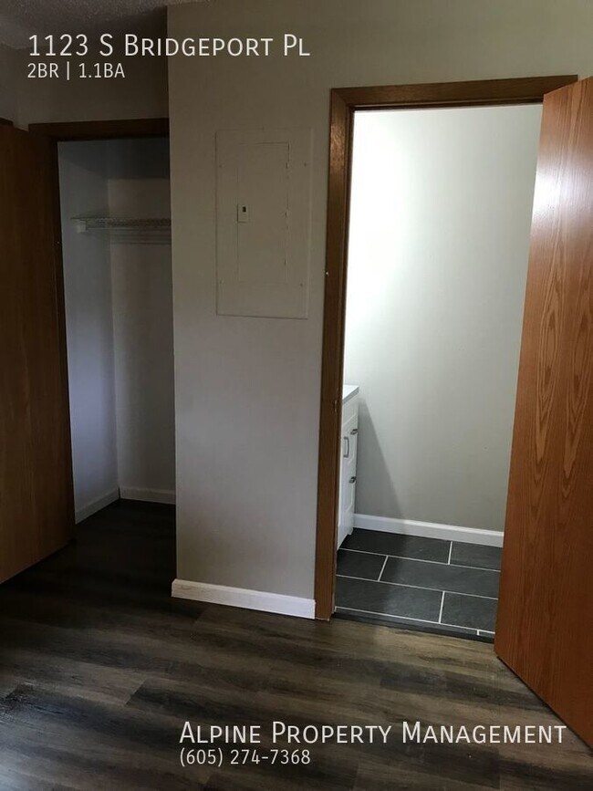 Foto del edificio - Spacious End Unit 2 Bed/1 Bath Townhome!