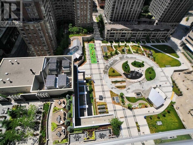 Photo du bâtiment - 386-4386 Yonge St