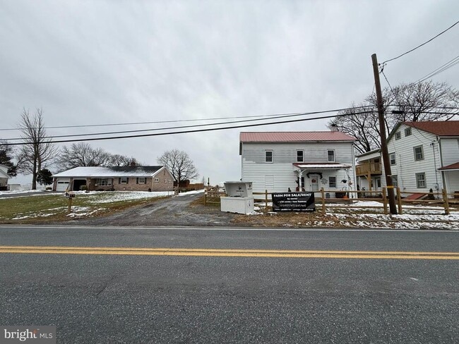 Building Photo - 937 Main St