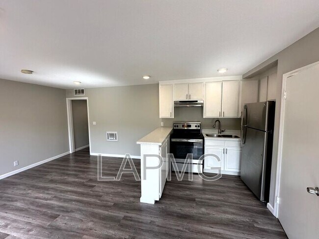 Foto del edificio - 829 N Bunker Hill