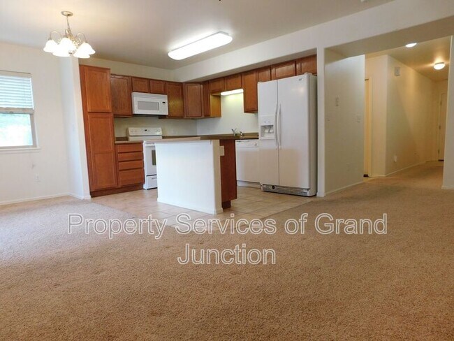 Foto del edificio - 2473 Theresea Ln