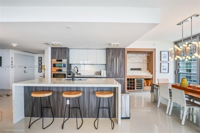 Foto del edificio - 488 NE 18th St