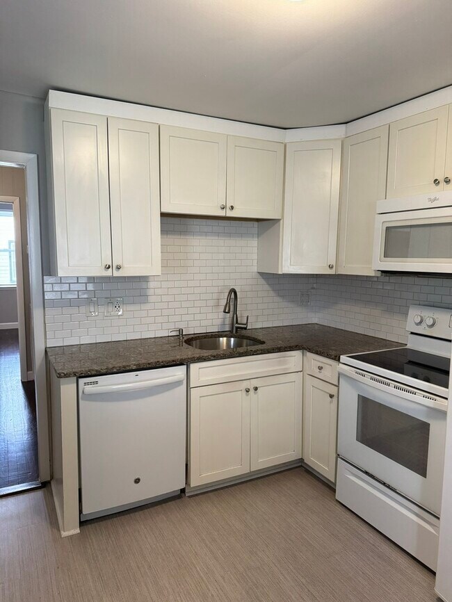 Building Photo - 1810 28th Ave N