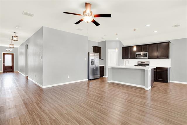 Foto del edificio - 806 Spruce Ln