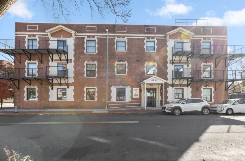 Foto principal - 65-67-67 4th Ave