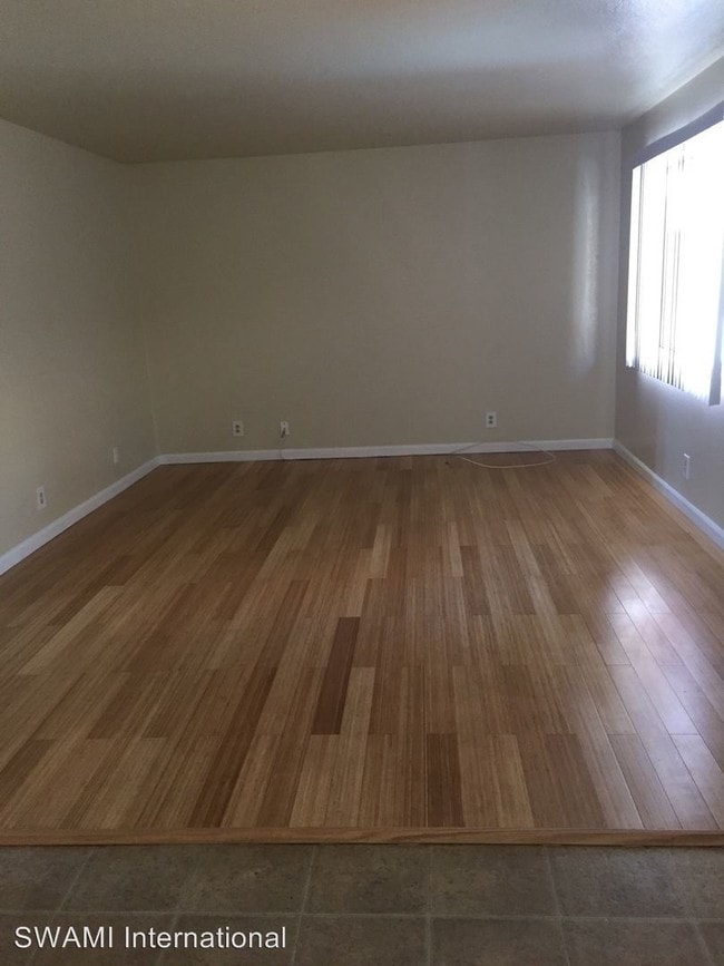 Building Photo - 934 N Cedar St