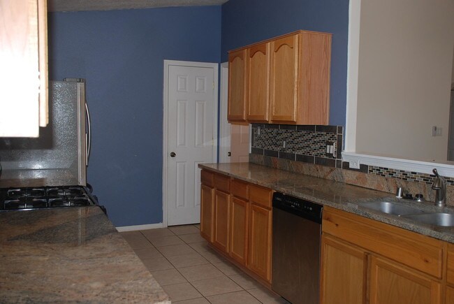 Building Photo - 129 El Mundo Rd