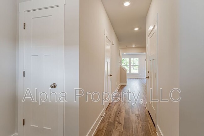 Building Photo - 204 Keel Ln