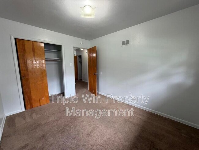 Foto del edificio - 1695 Crowder Dr