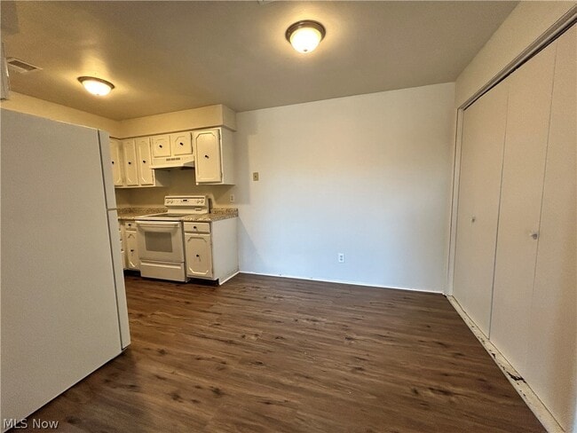 Building Photo - 213 Concord Ct