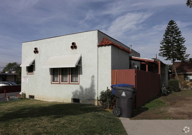 Building Photo - Jurupa Avenue Apartments