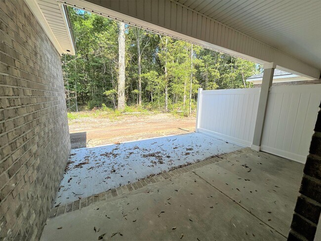 Building Photo - 77 Stockyard Rd