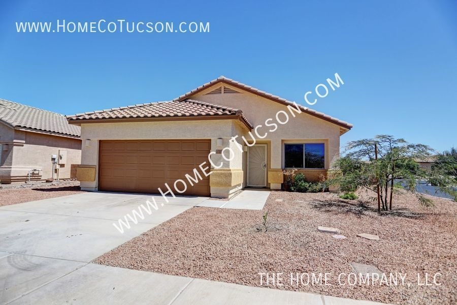 Primary Photo - 12248 N Parula Dr: Three bedroom plus den ...