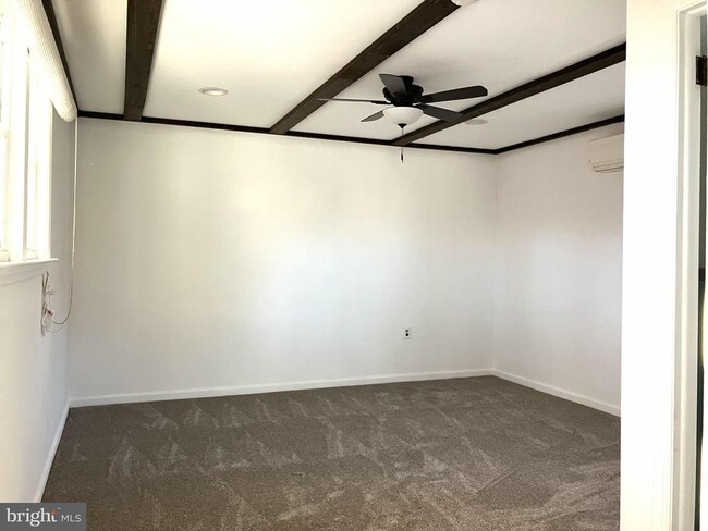 Building Photo - 131 N Main St