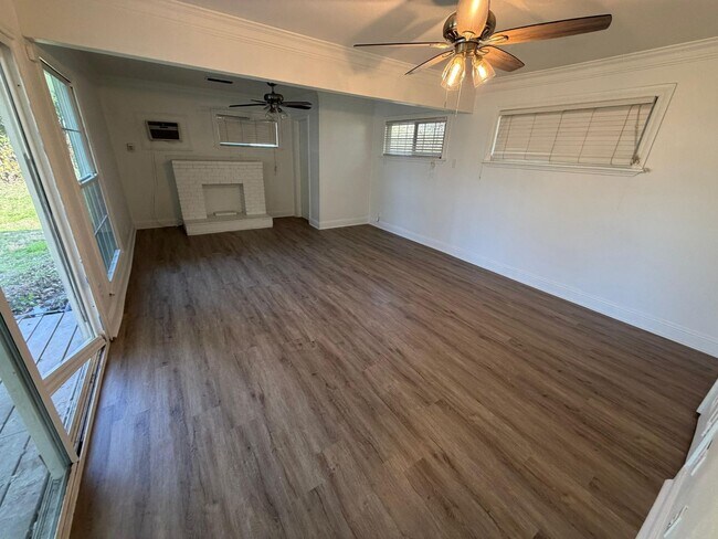 Foto del edificio - 8415 Glen Regal Dr