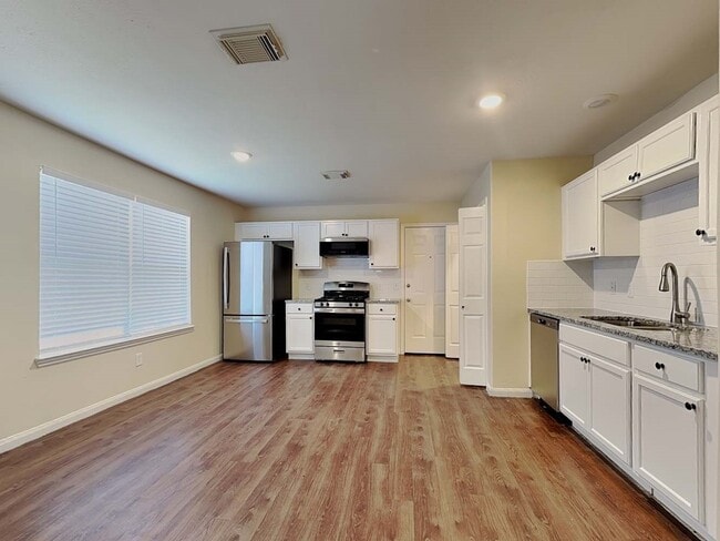 Foto del edificio - 6425 Mountain Pines Ln