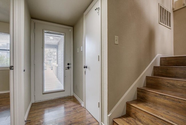 Foto del edificio - 1538 Signal Ridge Pl
