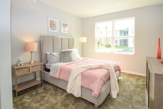 Building Photo - The Solera at Kendall West