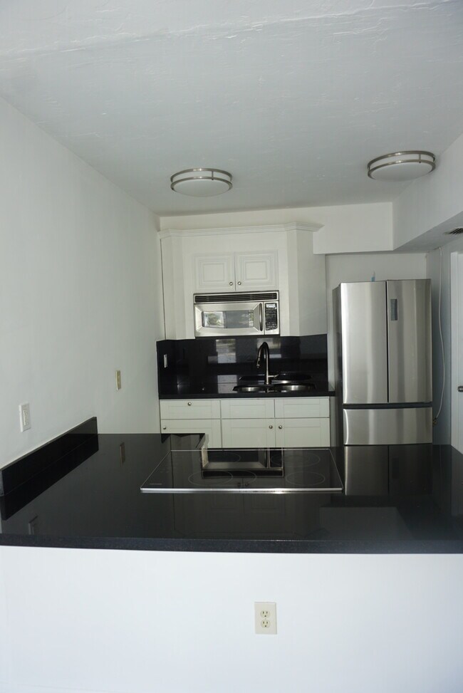 Foto del edificio - 7800 Carlyle Ave