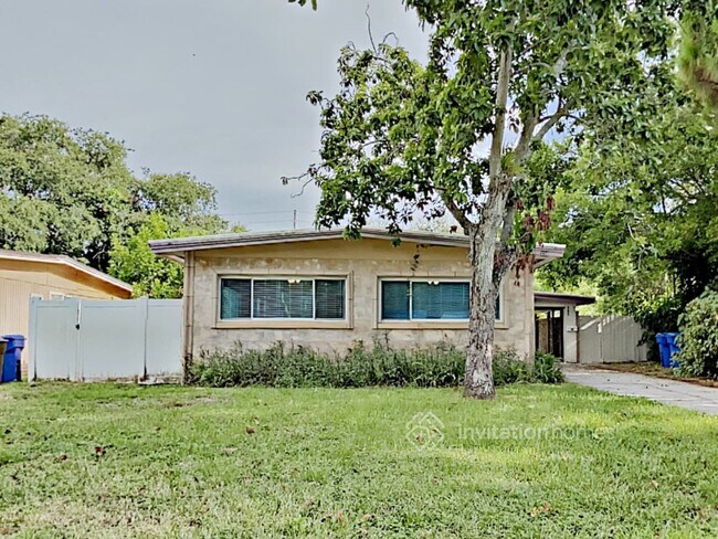 Building Photo - 330 55th Ave S