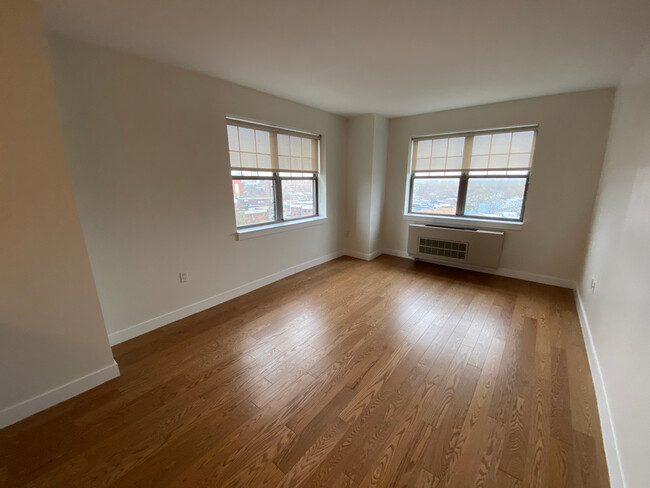 Building Photo - 75-25 153rd St