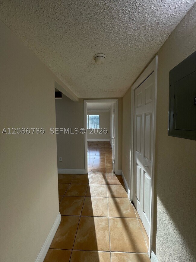 Building Photo - 6950 Miami Gardens Dr