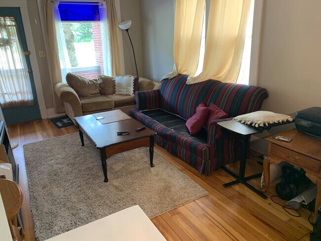 Sala de estar - 424 W Chestnut St
