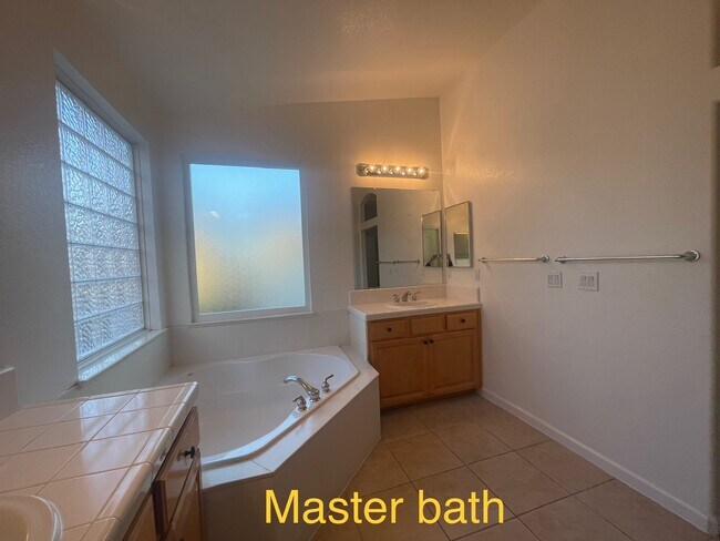 Building Photo - 9320 Willow Pond Cir