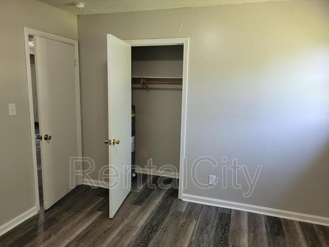 Foto del edificio - 409-411 S Front St