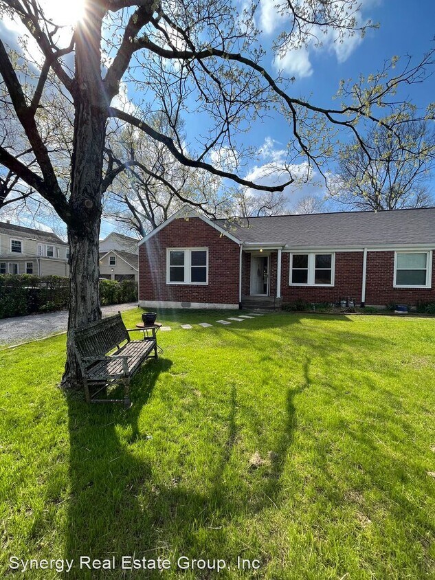 2 br, 1 bath House 3707 Lealand Lane House for Rent in Nashville