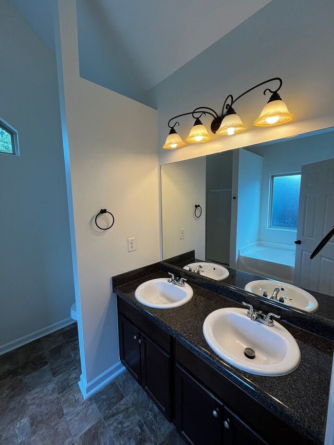 Foto del edificio - Beautiful 4 bedroom 2 bath in Phenix City, AL