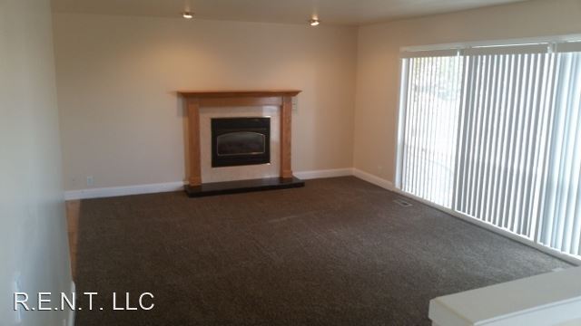 Building Photo - 4 br, 3 bath House - 1057 Deborah Drive