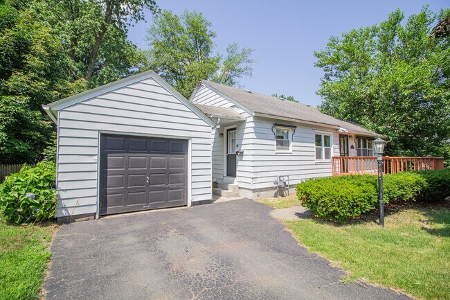 Foto del edificio - North Colonie Schools - 3 BR Ranch