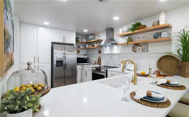 Building Photo - 15317 Bonasse Ct