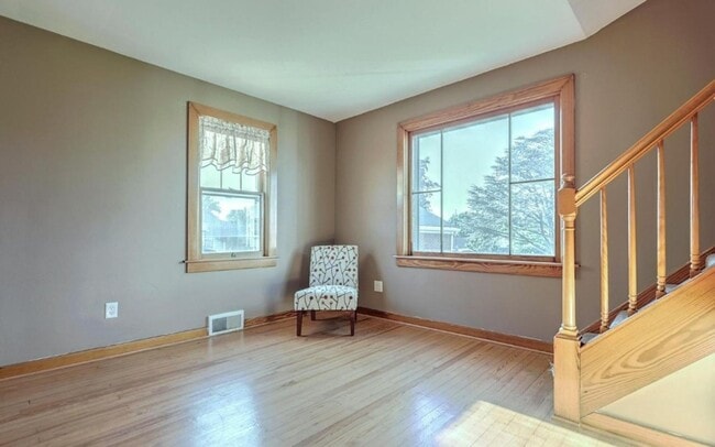 Foto del edificio - Coming Soon! Bright 3 Bedroom, 1 Bath Cape...