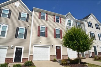 Building Photo - 1006 Romeria Dr