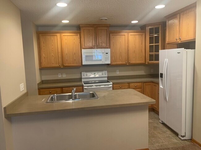 Foto del edificio - Beautiful Townhome in Desired Woodbury Nei...