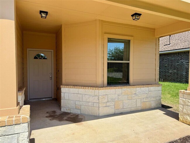 Foto del edificio - 18717 Stewart Hill Dr