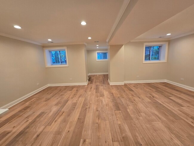 Building Photo - 1502 W Jonquil Terrace