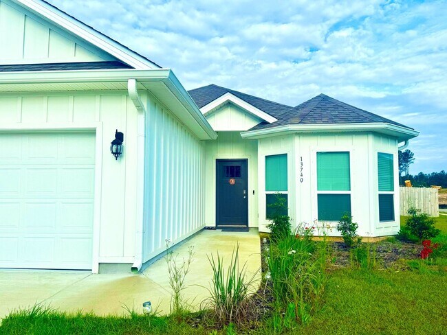 Building Photo - Charming 4BR House in a Calm and friendly ...