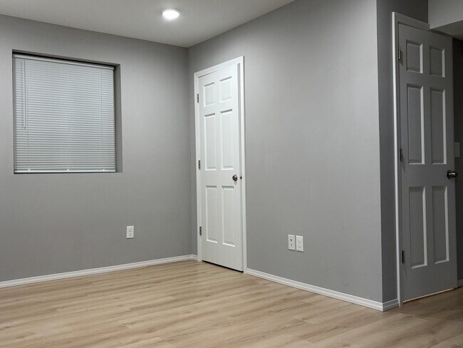 Foto del edificio - 2717 E 32nd St