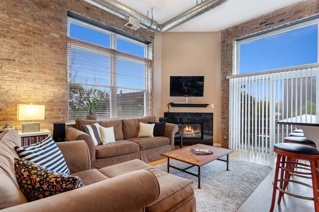 Foto del edificio - 949 N Willard Ct