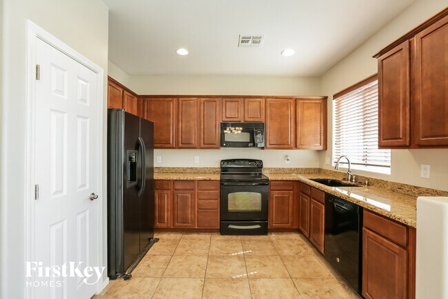 Building Photo - 2639 W Tamarisk Ave