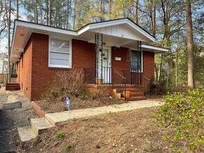 Building Photo - 829 W Rowan St