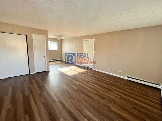 Foto del edificio - 4340 Loomis Ave