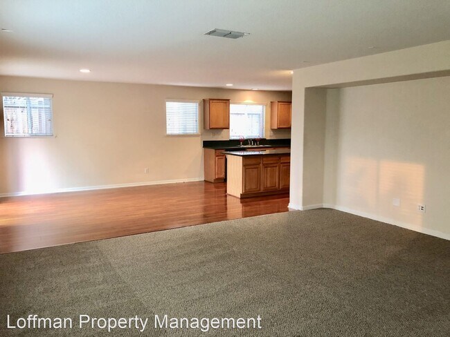 Building Photo - 4 br, 2.5 bath House - 6301 Mallard Court