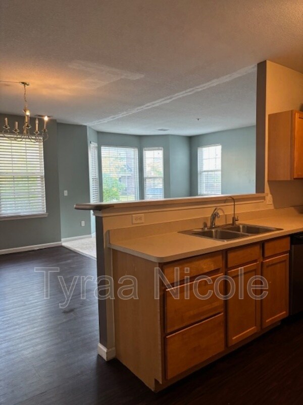Foto del edificio - 28825 Cullen Dr